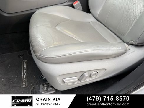 Used 2020 Toyota Highlander Limited image 25