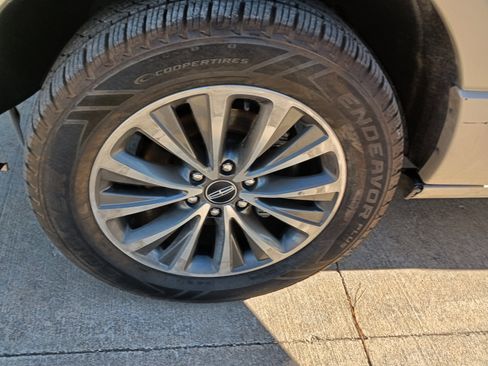 Used 2017 Lincoln Navigator L Select image 38