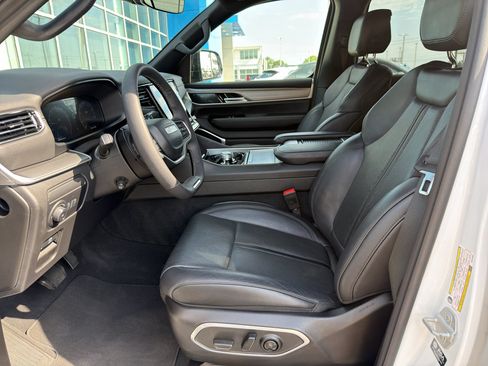 Used 2025 Jeep Wagoneer Series II AWD/4WD image 22