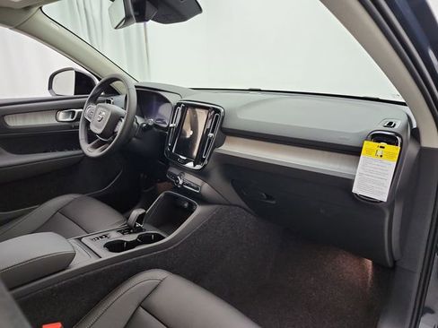 New 2026 Volvo XC40 B5 Core w/ Climate Package image 17