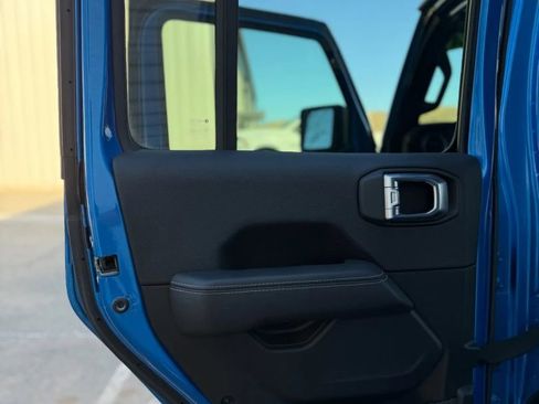 Used 2021 Jeep Wrangler Unlimited Sahara w/ Cold Weather Group AWD/4WD image 29