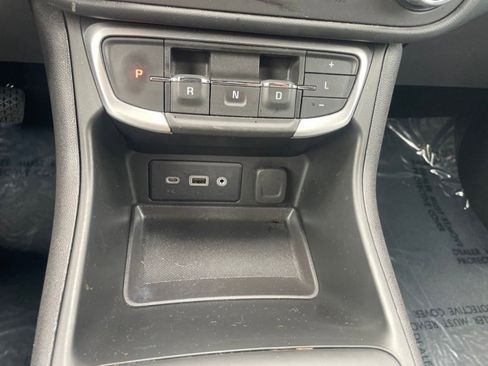 Used 2023 GMC Terrain SLE FWD image 12