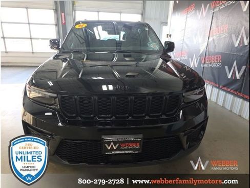 New 2025 Jeep Grand Cherokee Limited w/ Black Appearance Package image 2