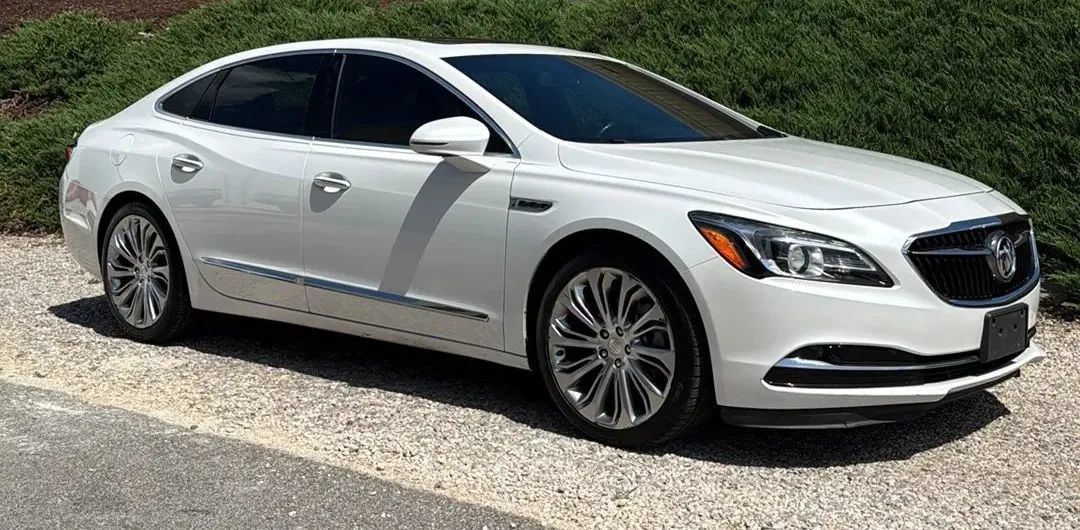Used 2017 Buick LaCrosse Essence w/ Sun and Shade Package FWD image 3