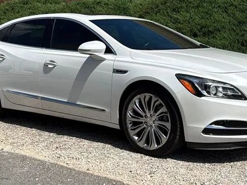 Used 2017 Buick LaCrosse Essence w/ Sun and Shade Package FWD image 3