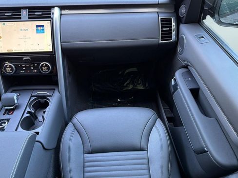 Used 2025 Land Rover Discovery Dynamic SE AWD/4WD image 34