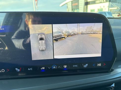 Used 2026 Chevrolet Traverse LT w/ Driver Confidence Package image 28