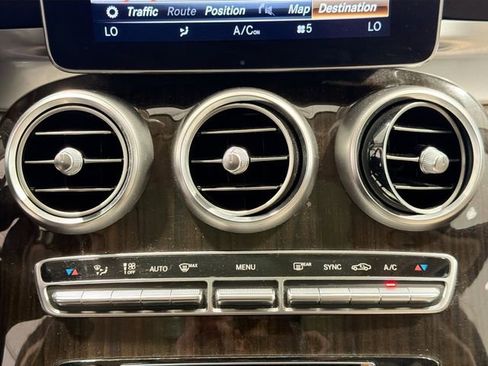 Used 2018 Mercedes-Benz GLC 300 4MATIC image 12