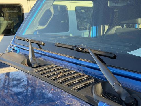 Used 2024 Jeep Wrangler Rubicon w/ Technology Group image 11