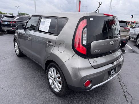 Used 2018 Kia Soul + FWD image 3