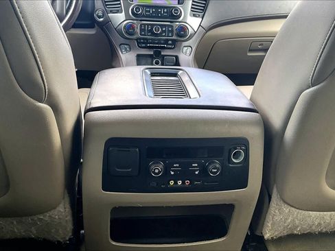 Used 2015 Chevrolet Suburban LT image 34