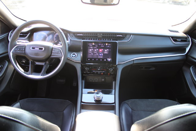 Used 2024 Jeep Grand Cherokee Altitude AWD/4WD image 37