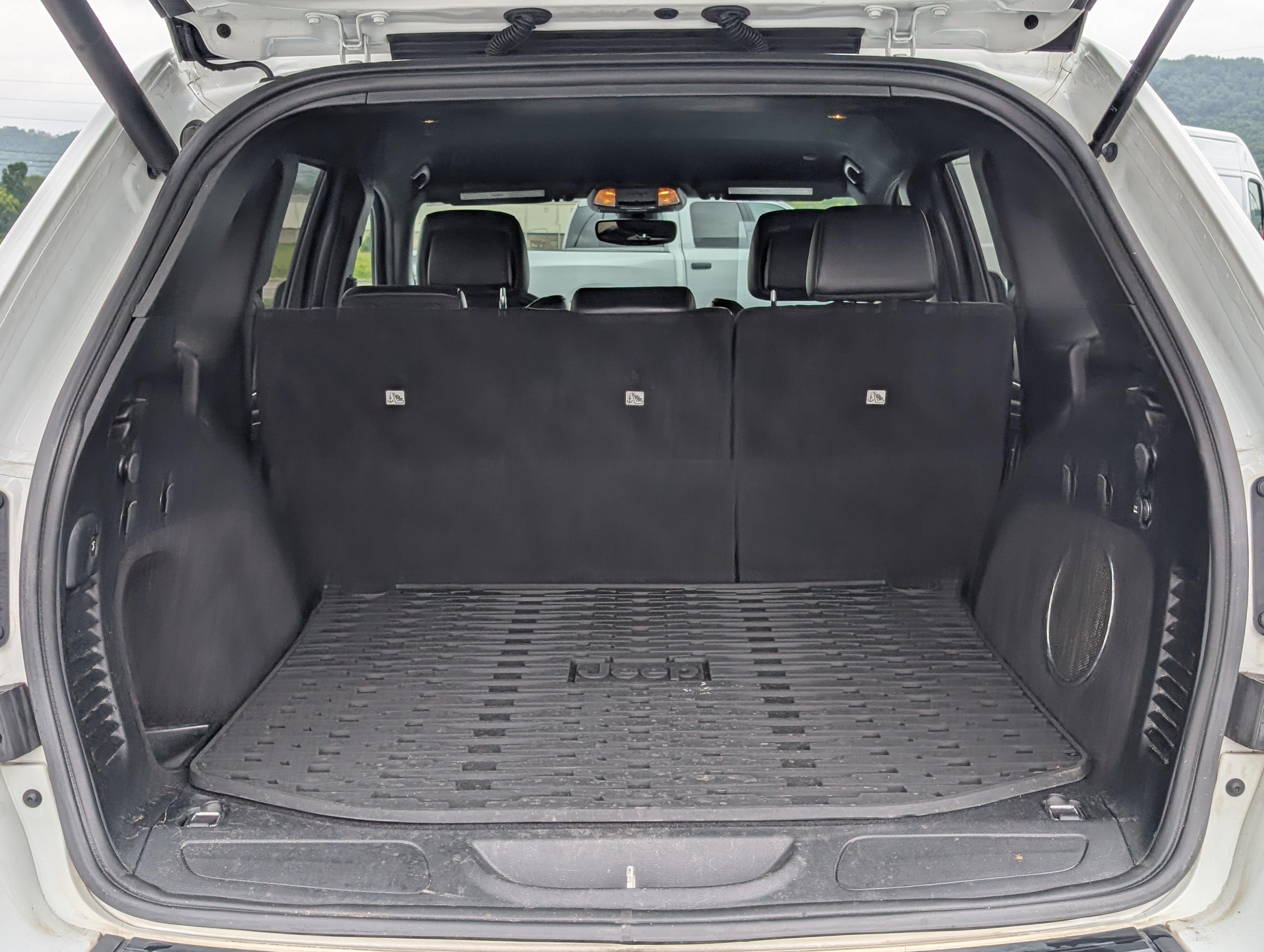 Used 2019 Jeep Grand Cherokee Altitude AWD/4WD image 25