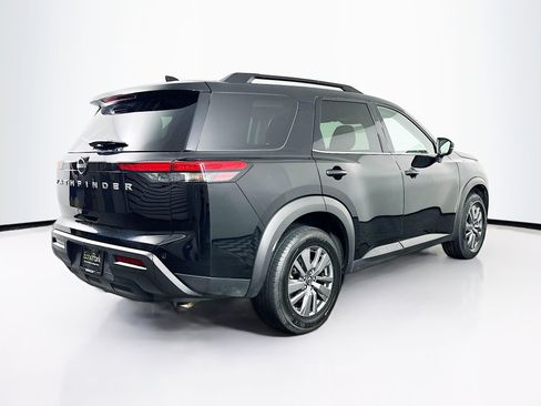 Used 2025 Nissan Pathfinder SV image 9