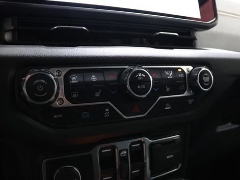 Used 2024 Jeep Wrangler Unlimited AWD/4WD image 28