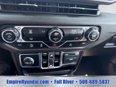 Used 2024 Jeep Wrangler Unlimited Sport AWD/4WD image 21