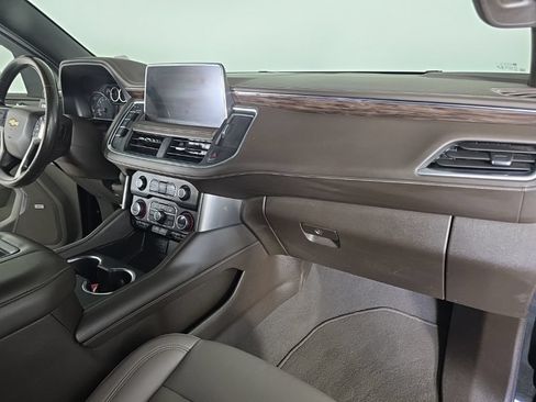 Used 2021 Chevrolet Suburban LT AWD/4WD image 39