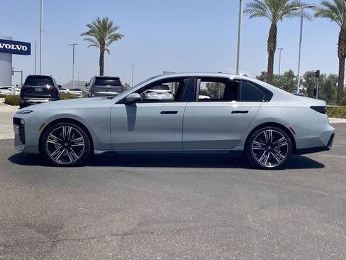 Used 2025 BMW 740i w/ Premium Package RWD image 9