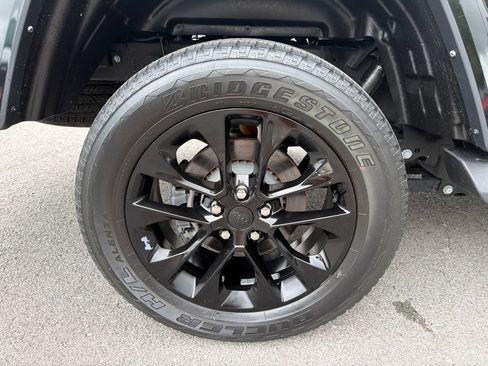 Used 2023 Jeep Gladiator Overland AWD/4WD image 13