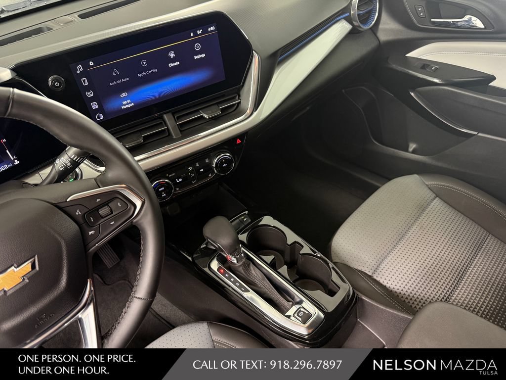 Used 2024 Chevrolet Trax LT w/ LT Convenience Package FWD image 29