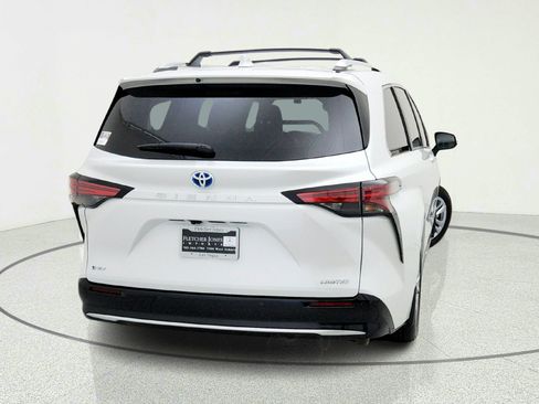 Used 2025 Toyota Sienna Limited FWD image 10