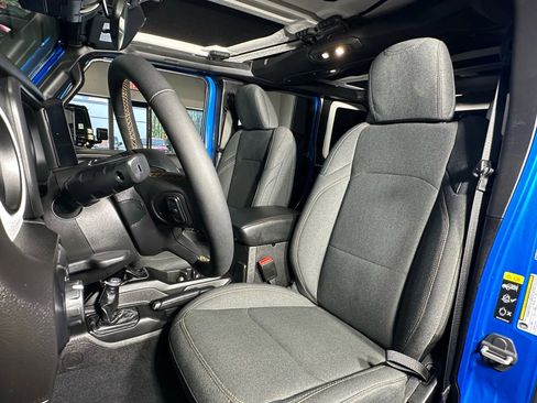 Used 2024 Jeep Wrangler Unlimited Sport image 16
