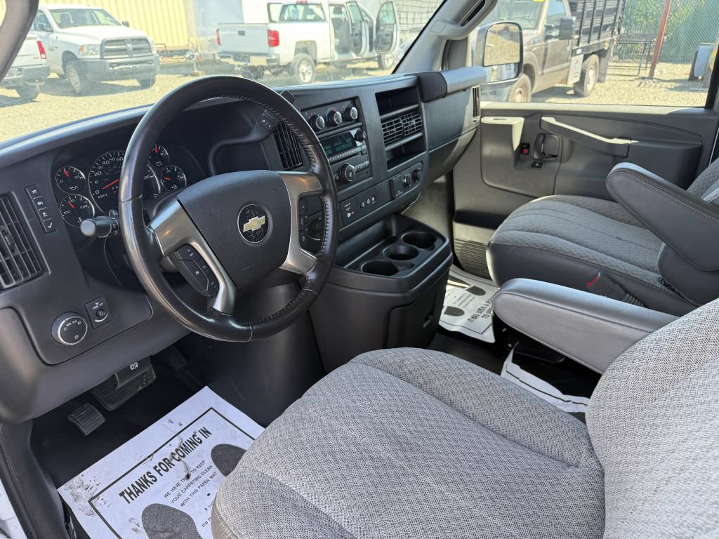 Used 2018 Chevrolet Express 2500 w/ Driver Convenience Package RWD image 12