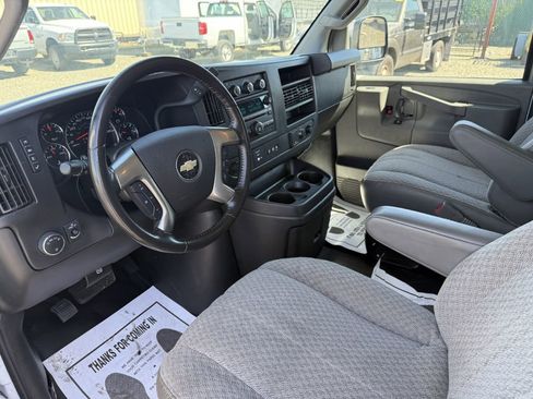 Used 2018 Chevrolet Express 2500 w/ Driver Convenience Package RWD image 12