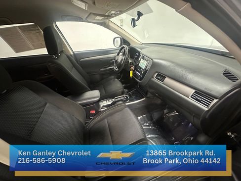 Used 2017 Mitsubishi Outlander ES image 25