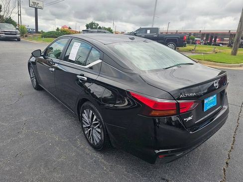 Used 2025 Nissan Altima 2.5 SV FWD image 6