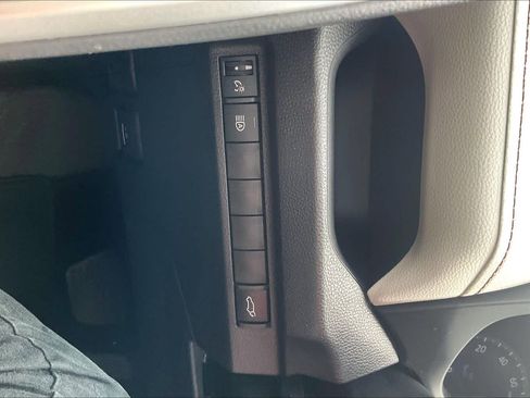 Used 2025 Toyota RAV4 XLE w/ Convenience Package image 34