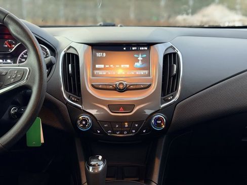 Used 2018 Chevrolet Cruze LT image 20