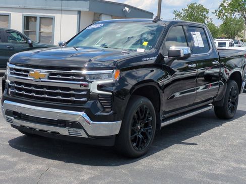 Used 2023 Chevrolet Silverado 1500 LTZ w/ LTZ Convenience Package II AWD/4WD image 5