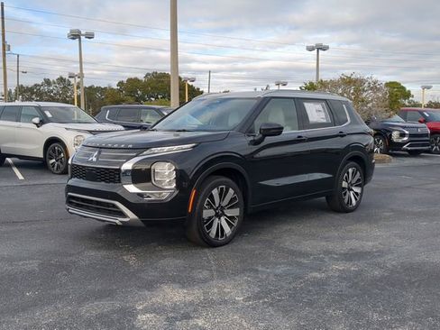 New 2025 Mitsubishi Outlander Platinum Edition image 2