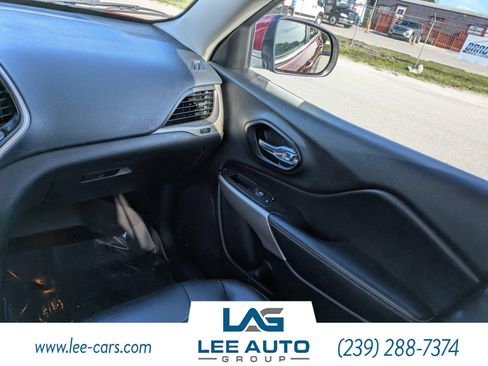 Used 2017 Jeep Cherokee Limited AWD/4WD image 14