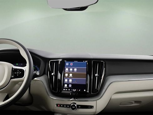 Certified 2025 Volvo XC60 T8 Plus w/ Protection Package Premier image 35