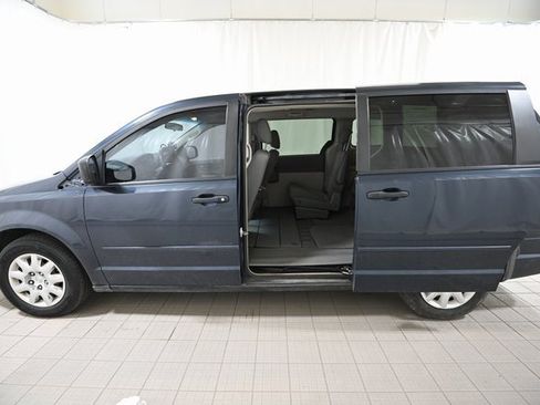 Used 2008 Chrysler Town & Country LX image 16