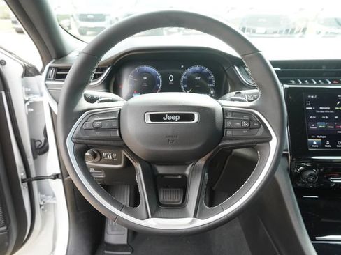 Used 2024 Jeep Grand Cherokee Altitude AWD/4WD image 28