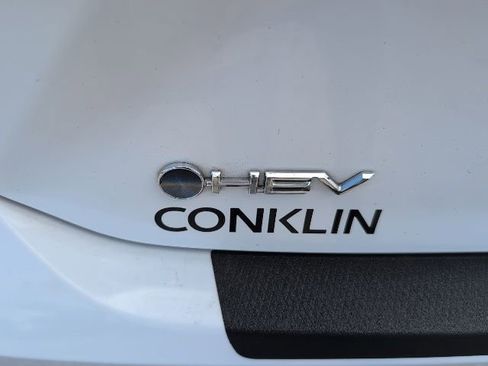 Used 2025 Toyota Camry SE w/ Multimedia Upgrade Package image 19