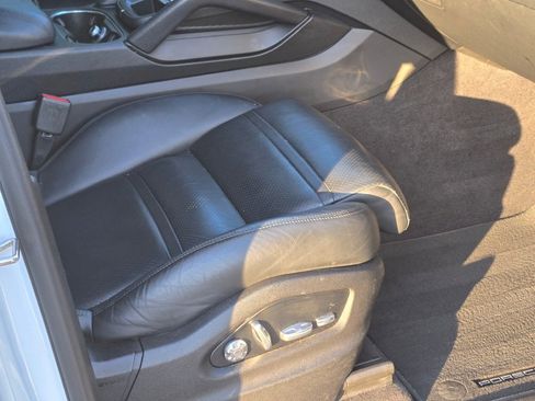 Used 2020 Porsche Cayenne image 38