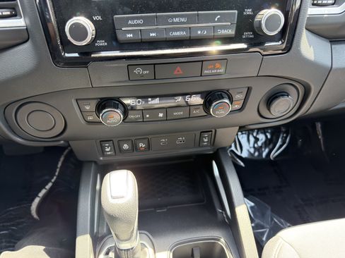 Used 2024 Nissan Frontier SV w/ SV Convenience Package RWD image 32