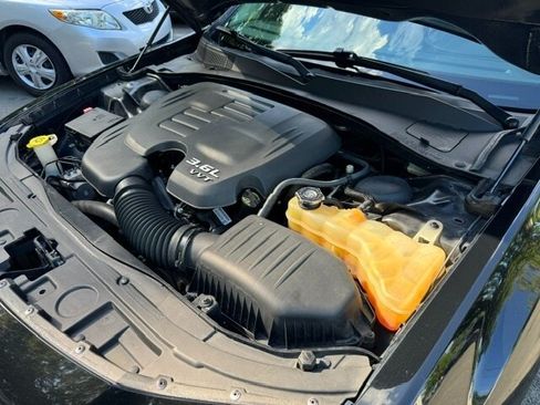 Used 2017 Chrysler 300 Limited RWD image 27