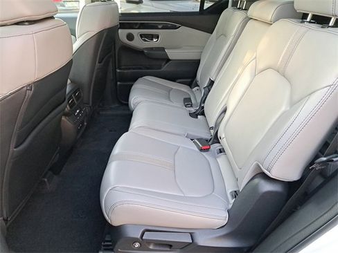 Certified 2025 Honda Pilot Touring image 11