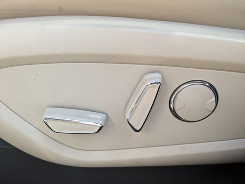 Used 2020 Lincoln Nautilus FWD w/ Equipment Group 101A image 21