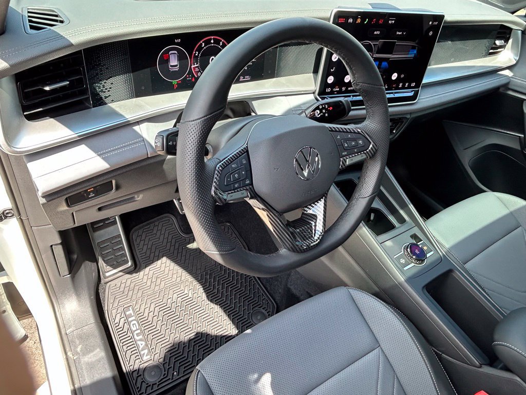 Certified 2026 Volkswagen Tiguan SE R-Line FWD image 17