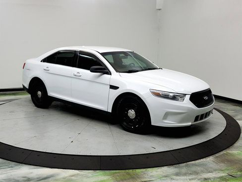Used 2017 Ford Taurus SEL image 3