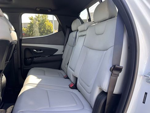 Certified 2025 Hyundai Santa Cruz Limited image 18