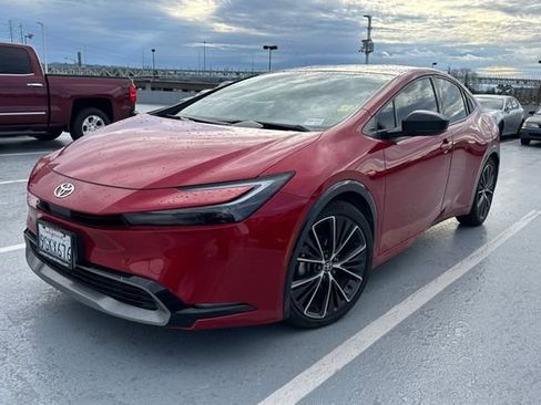 Used 2023 Toyota Prius XLE image 1
