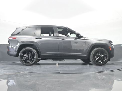 Used 2023 Jeep Grand Cherokee Altitude image 66