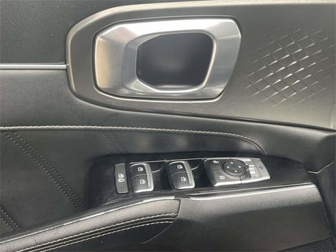 Used 2023 Kia Sorento SX image 19